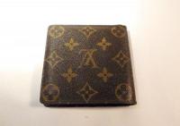 LOUIS VUITTON モノグラム 二つ折り財布 070